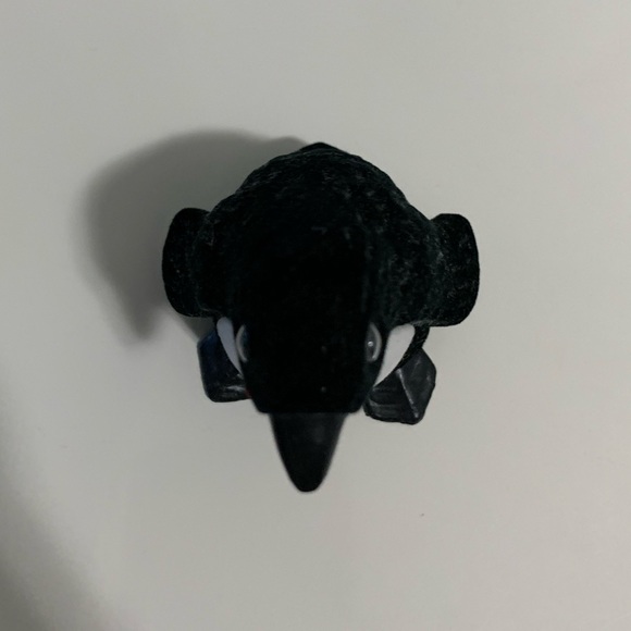 Papyrus Velvet Penguin Figurine - Picture 3 of 6